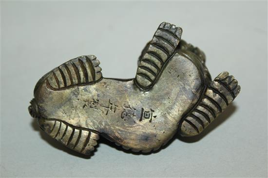 A Chinese bronze lion-dog scroll weight, 19th century, 7cm